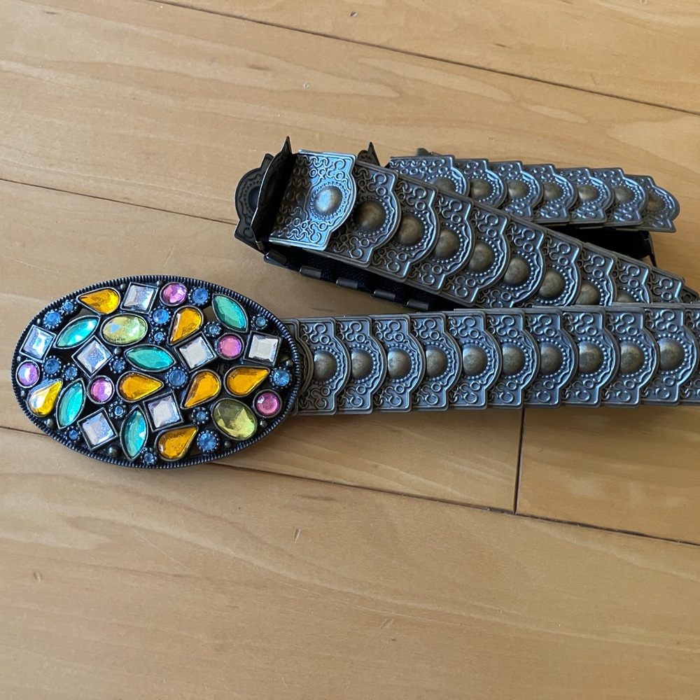 Brass tone metal stretch belt with gem buckle